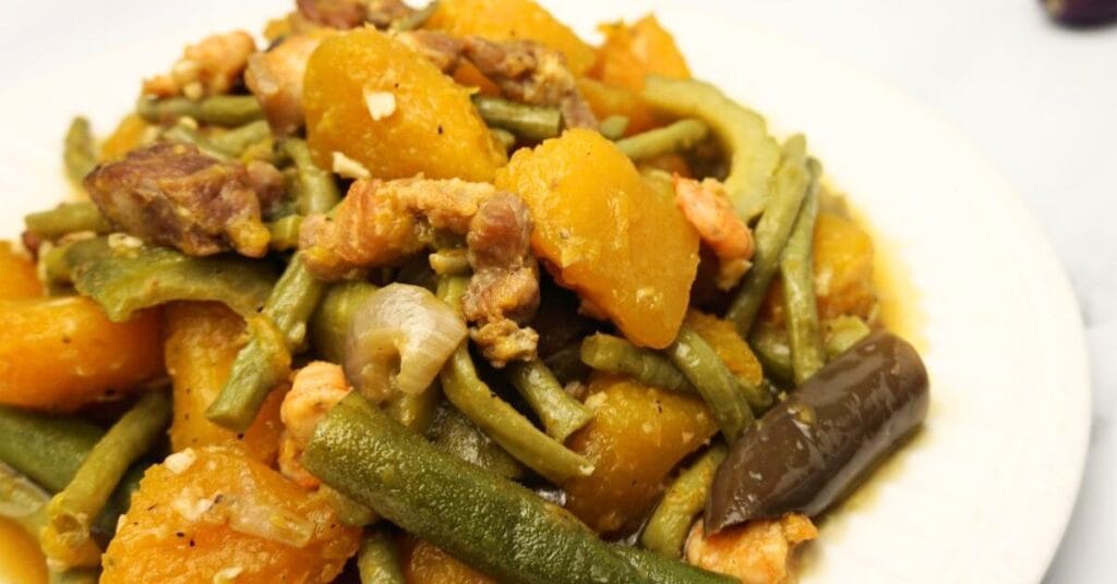 Pinakbet with shrimp in plate.