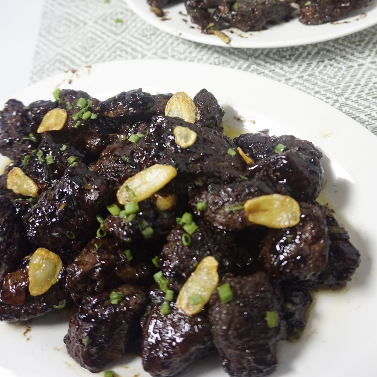 Beef salpicao seving with crispy garlic