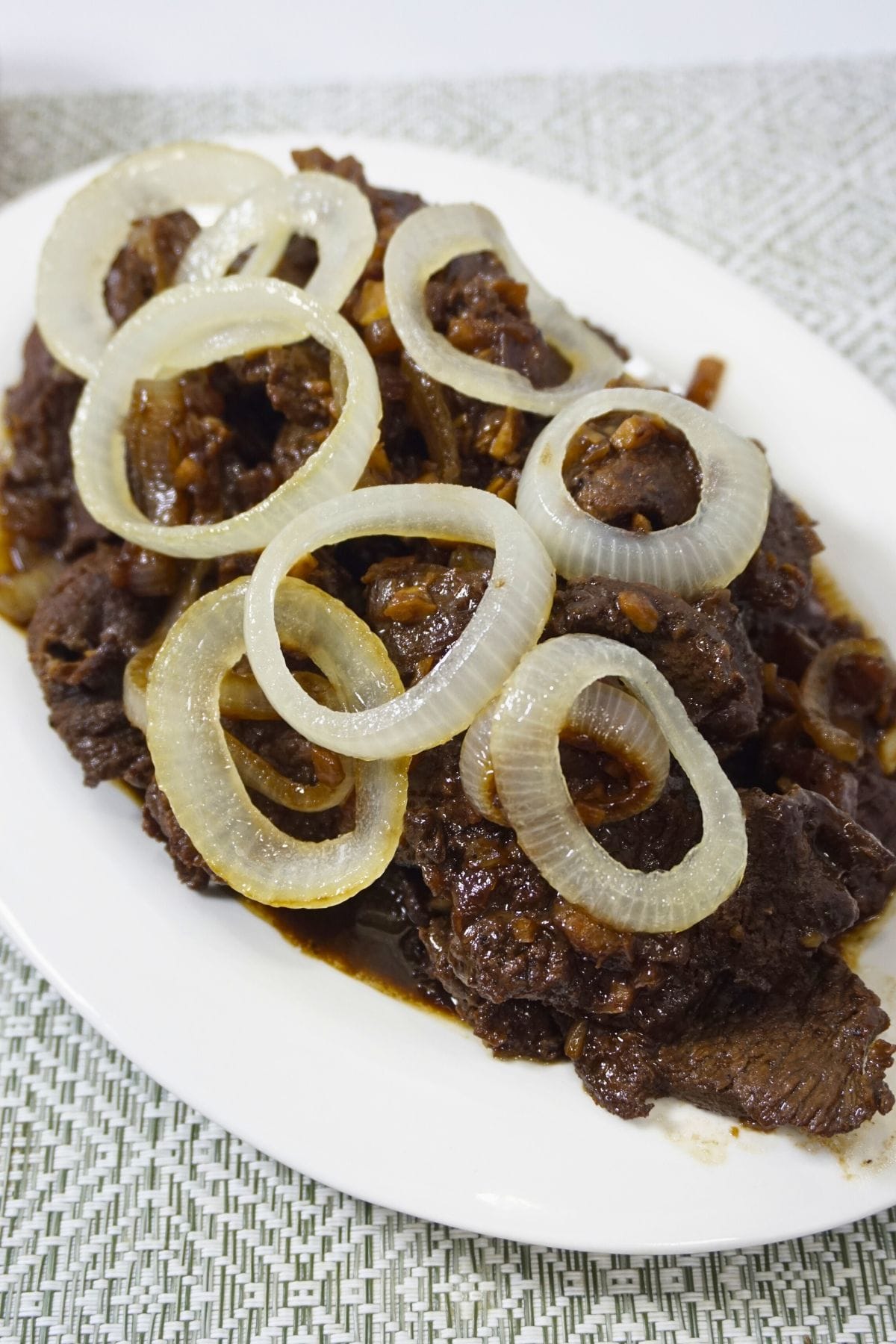 Beef sirloin sauteed in calamansi juice and soy sauce, garnished with onion rings.