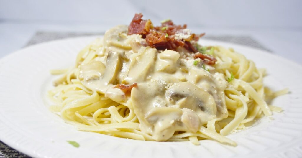 White sauce pasta with bacon, ham, mushroom, cream of mushroom, evaporated milk and all-purpose cream.