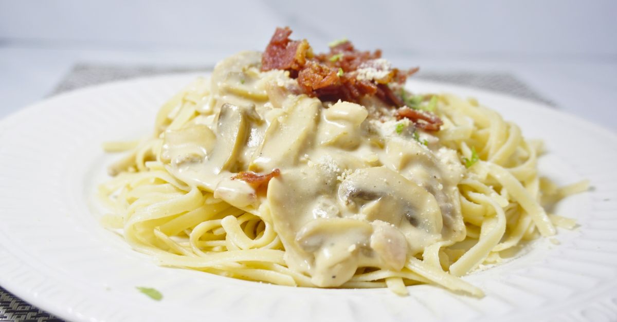 White sauce pasta with bacon, ham, mushroom, cream of mushroom, evaporated milk and all-purpose cream.