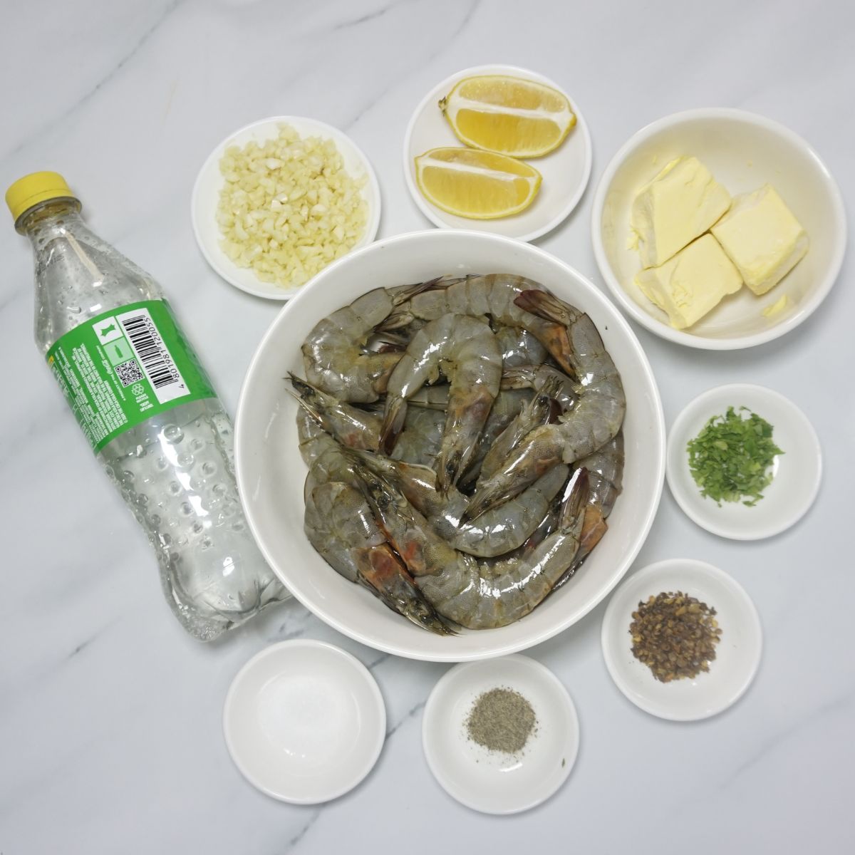 Garlic buttered shrimp ingredients. Shrimps, sprite, garlic, lemon, butter, red pepper flakes, parsley , salt and pepper.