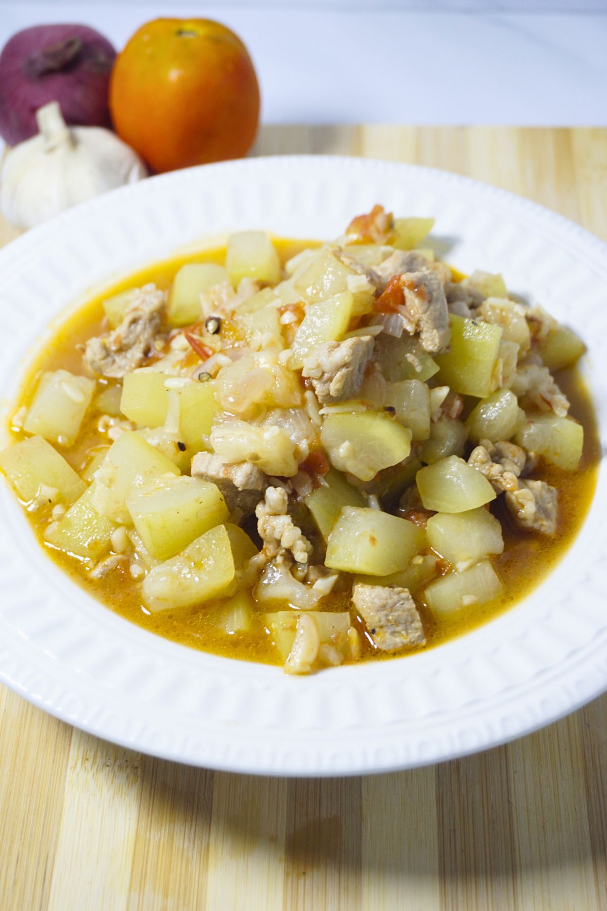 Sauteed bottle gourd and slice pork belly in garlic, onion and tomatoes.