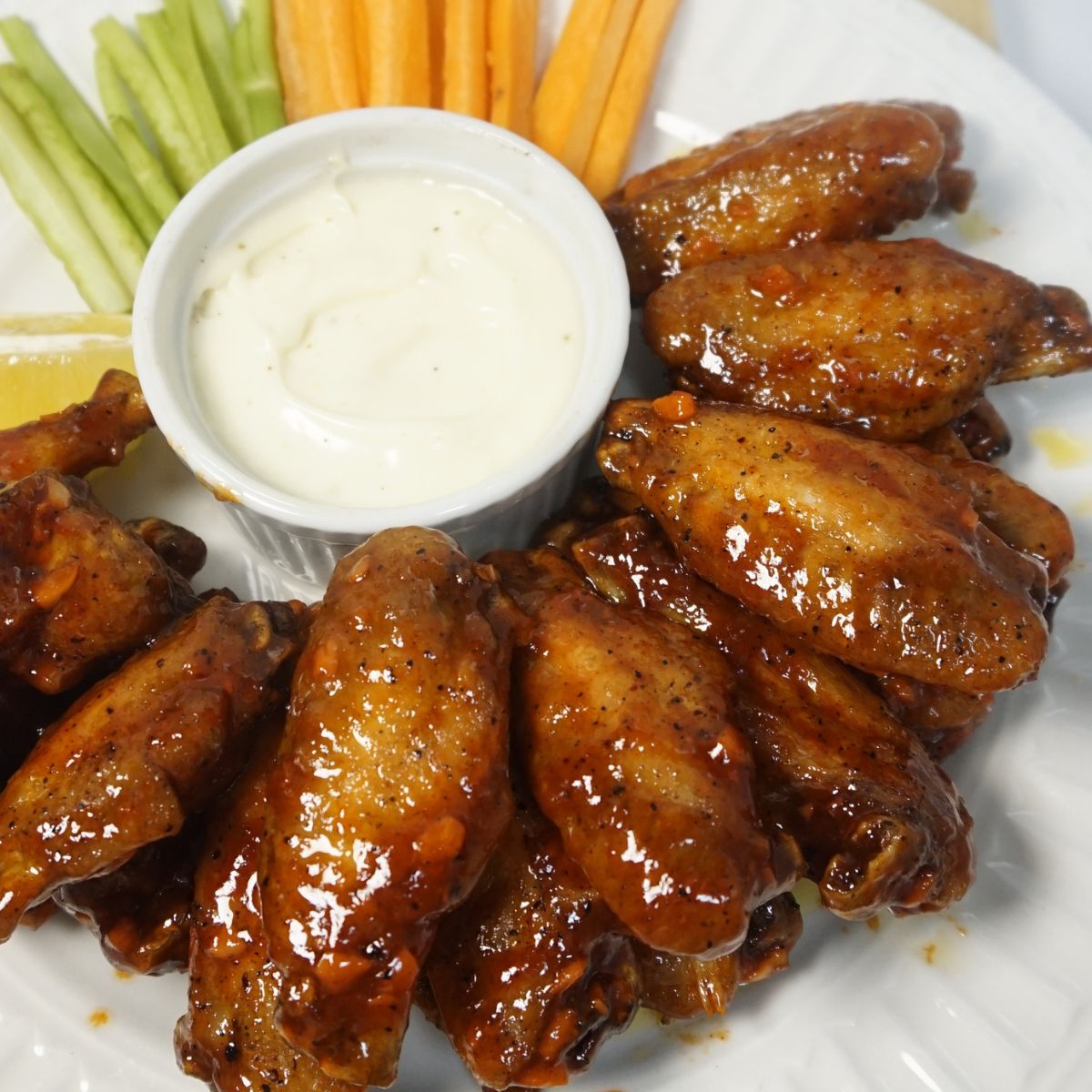 Buffalo wings with dip