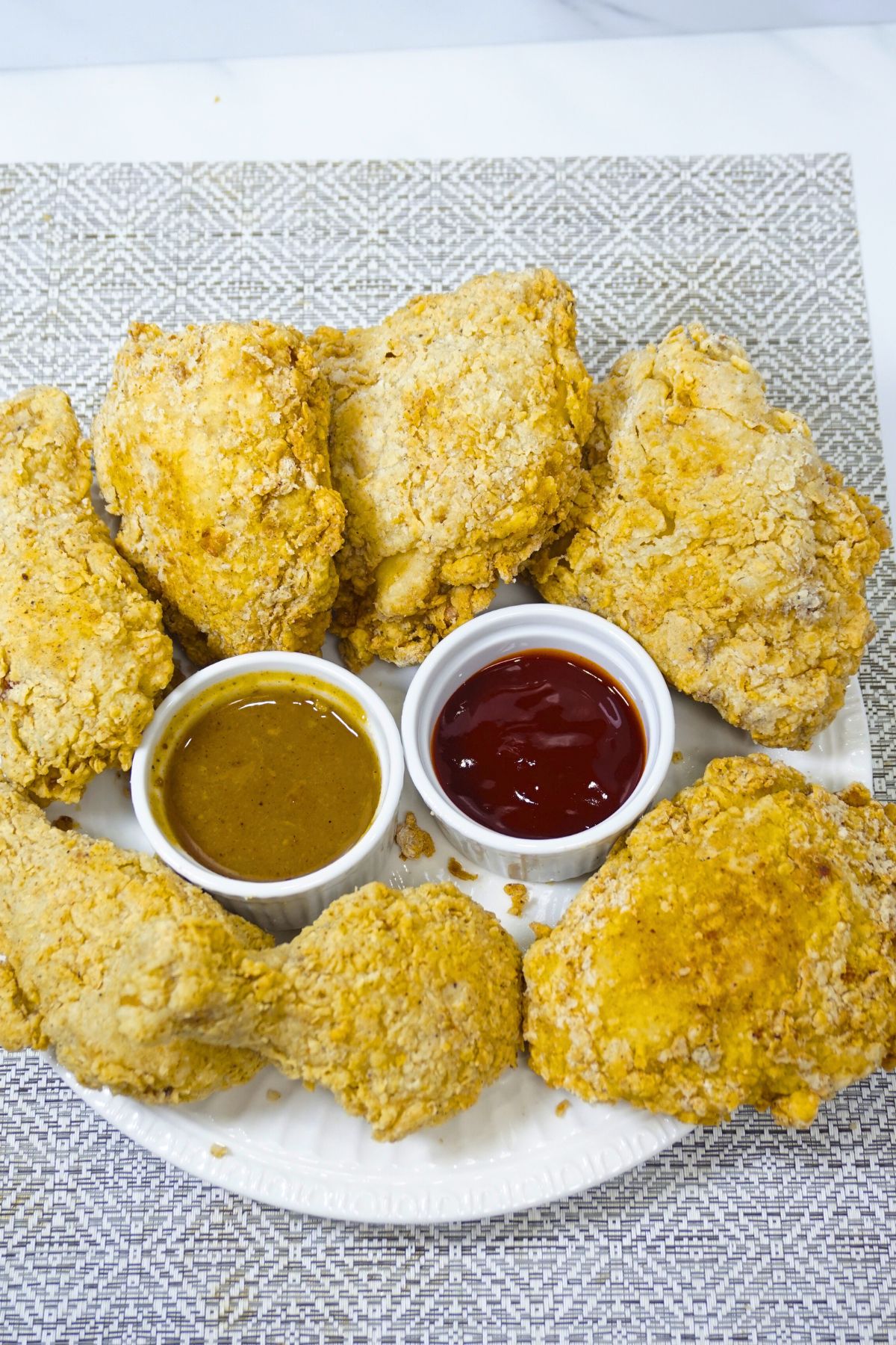 Plate filled with fried chicken arranged with dip in the middle