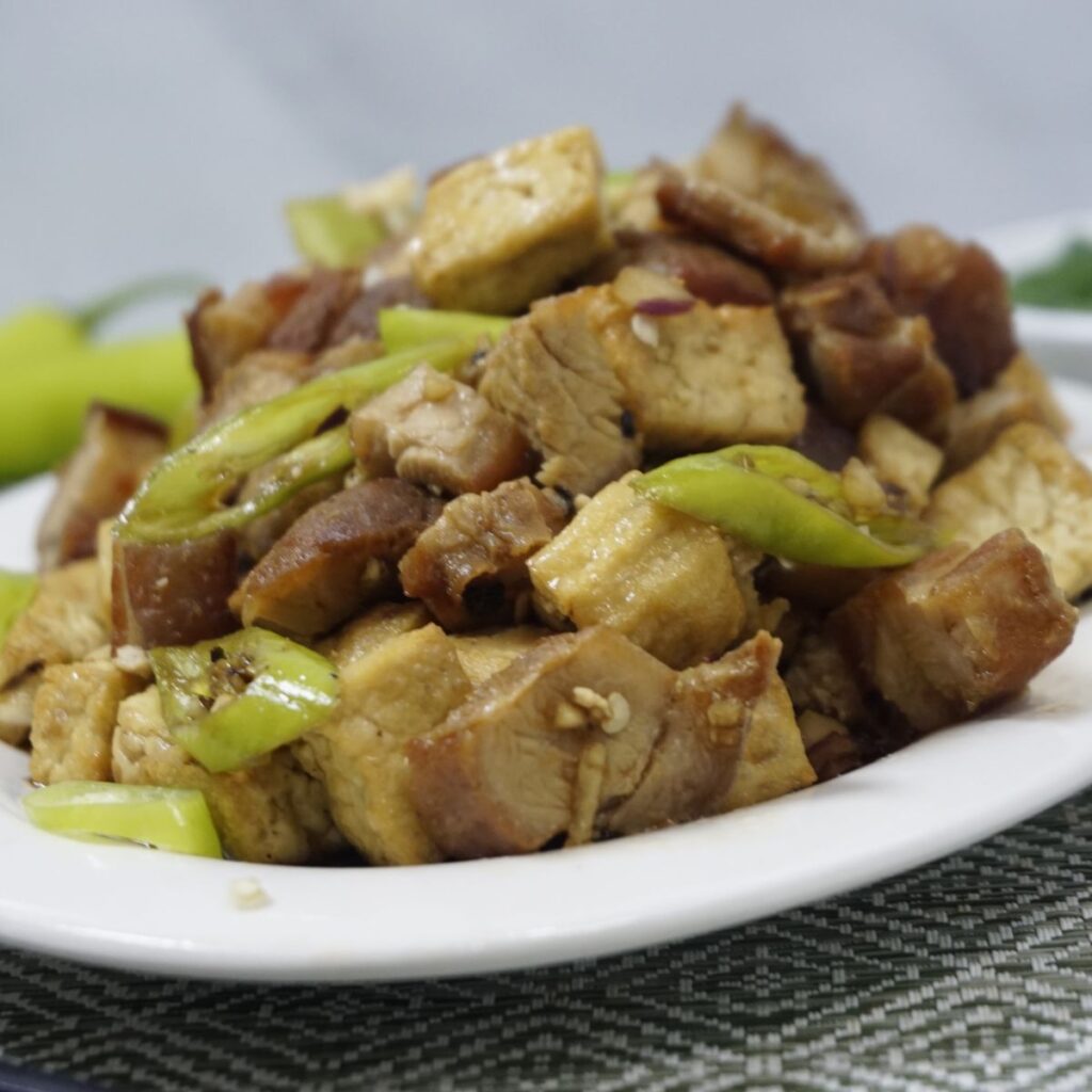 Close-up shot of a plate of Tokwa't Baboy.