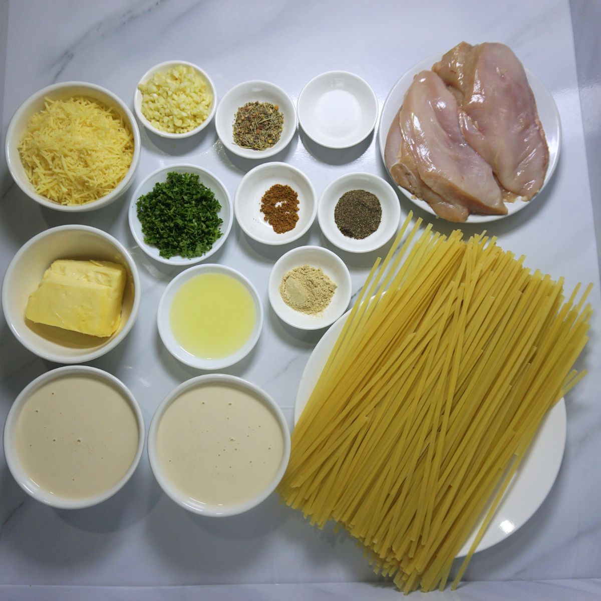 Chicken alfredo pasta ingredients.