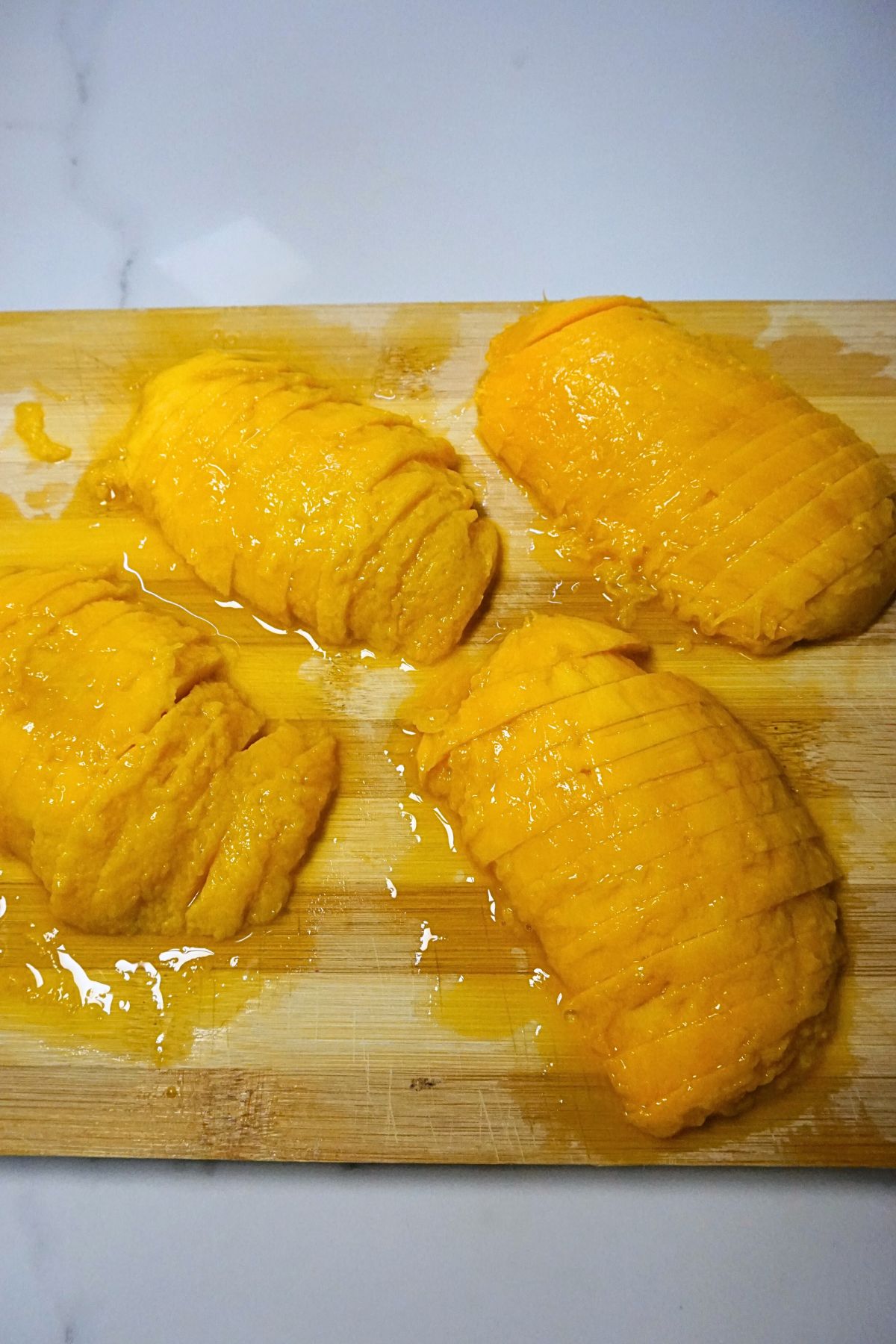 Sliced ripe mangoes
