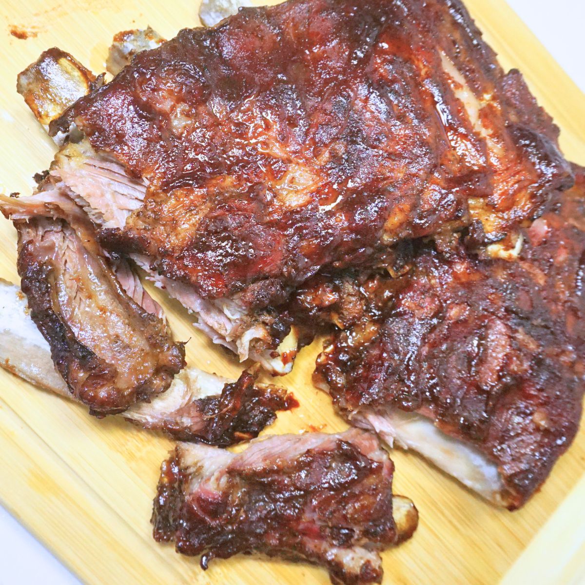 Top view of a slab of bbq spare ribs